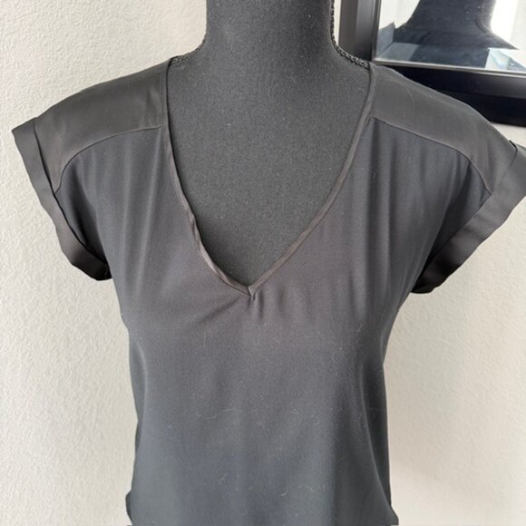 EXPRESS Black V-Neck Short Sleeve Blouse Small - Picture 3 of 12